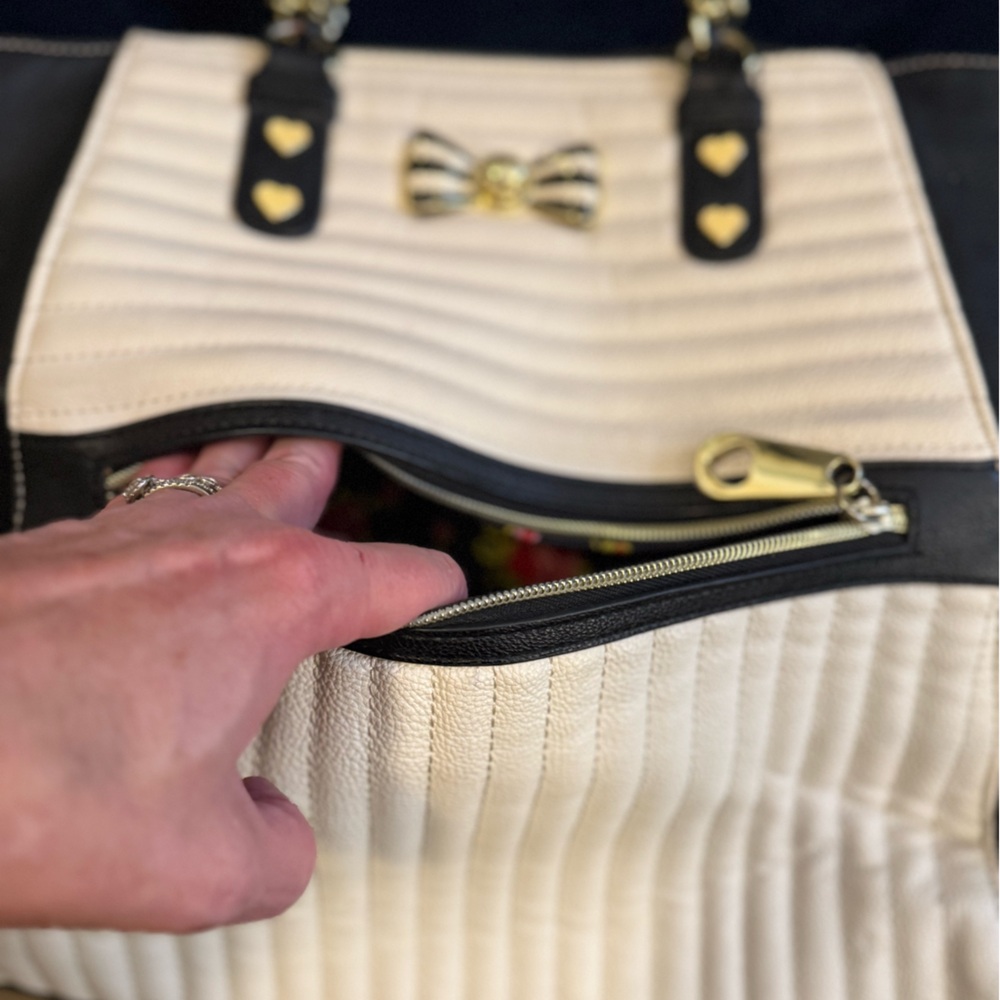 Black & White Betsy Johnson Tote ! - Picture 10 of 12